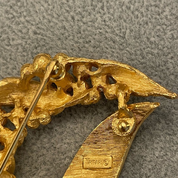 Crown  Trifari - Picture 2 of 3